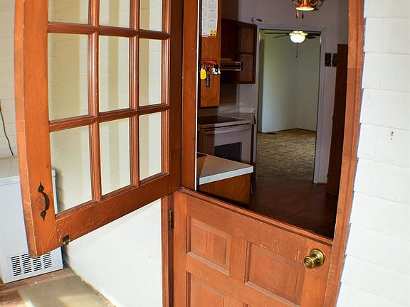 5th image of 307 W Maple Ave