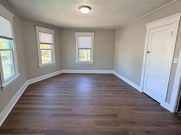 4th image of 401 Sherman Ave #6