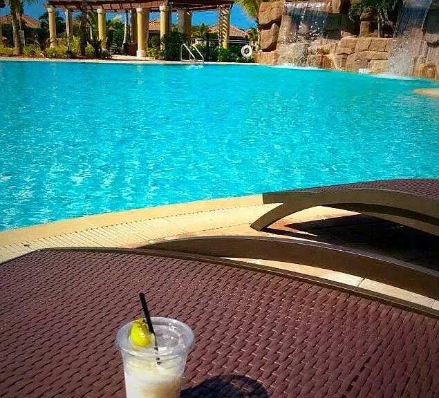 Poolside Drink and Food Service!