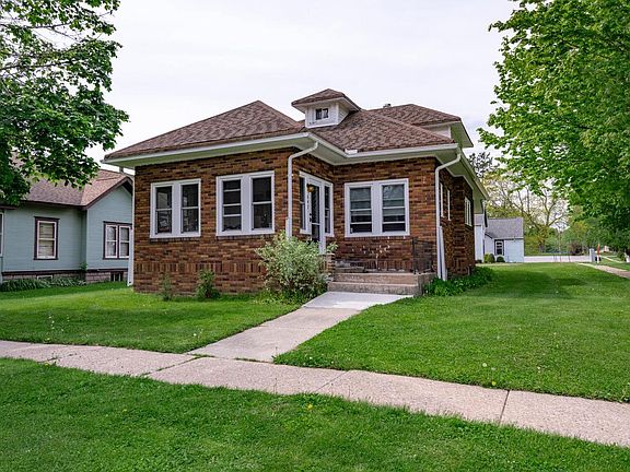 4th image of 647 Pine Avenue