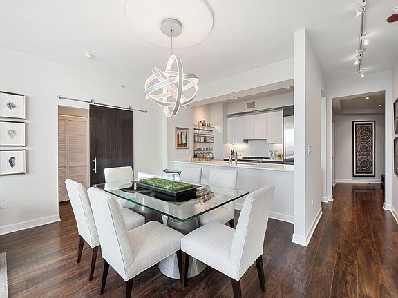 5th image of 1201 S Prairie Ave #703