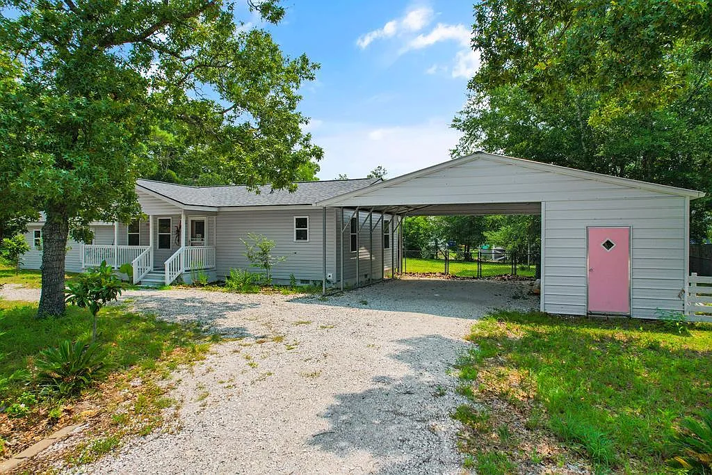 3 bed, 1.5 bath, 1321 sqft, $2,000 — Photo 3