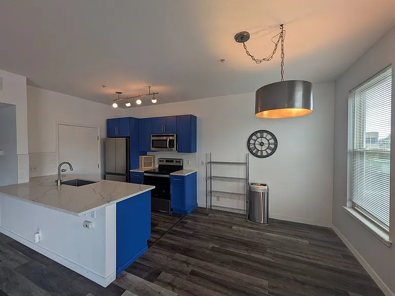 837 E 17th Ave #3L — Photo 2