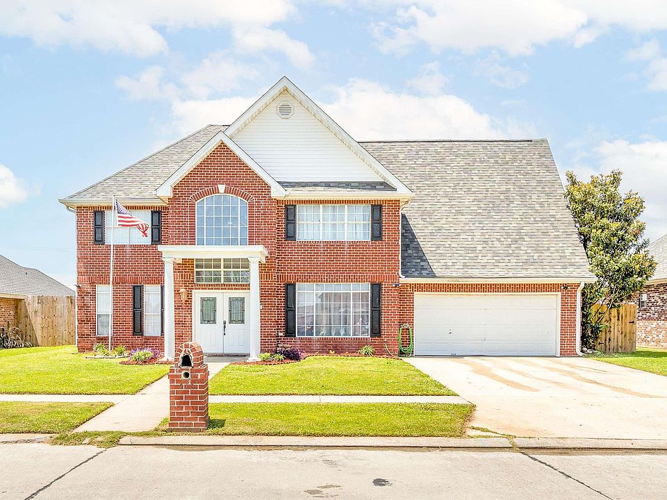 1st image of 213 Woodwind Dr