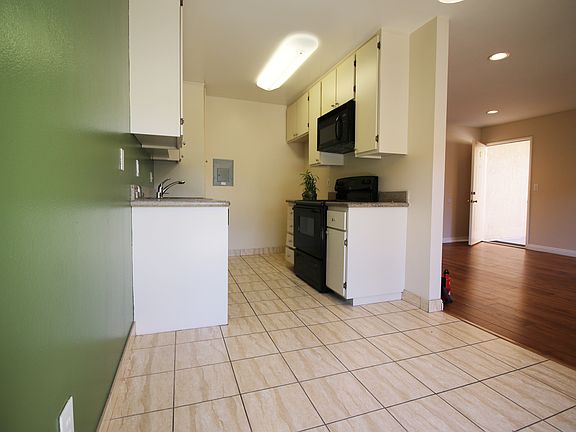 3rd image of 19229 Nordhoff St APT 06