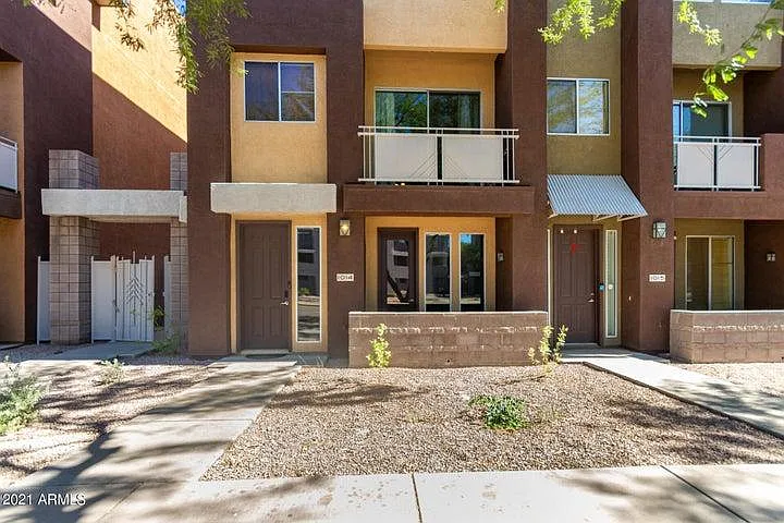 3 bed, 2.5 bath, 1784 sqft, $2,100 — Photo 2