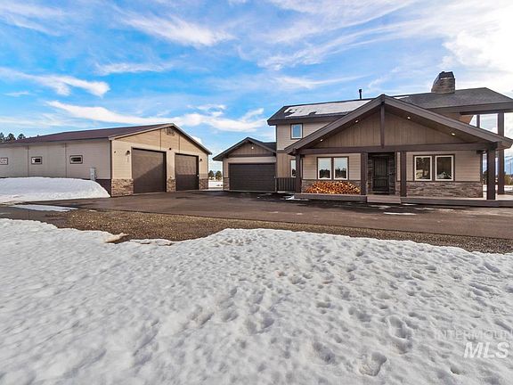 2nd image of 1884 Little Pine Rd