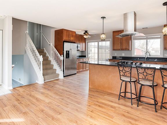 5th image of 884 Shorewood Dr
