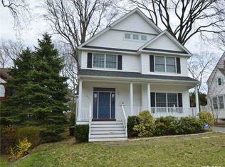 45 Grandview St, Huntington, NY 11743