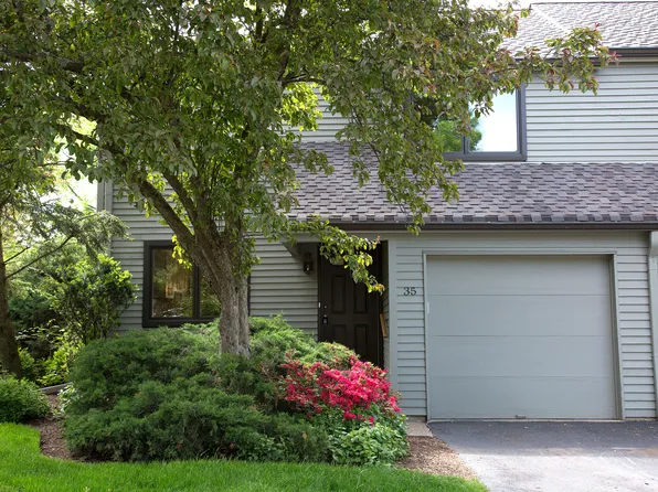 35 Minnisink Dr, Roseland, NJ 07068