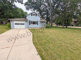 8909 Cooper Rd, Pleasant Prairie, WI 53158