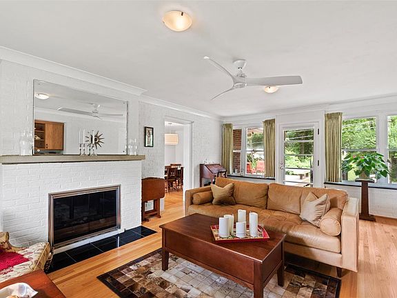 4th image of 105 Blackthorn Dr
