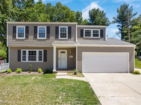 3865 Silverwood Dr, Stow, OH 44224