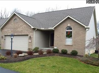 34 Timber Circle Dr, Hubbard, OH 44425
