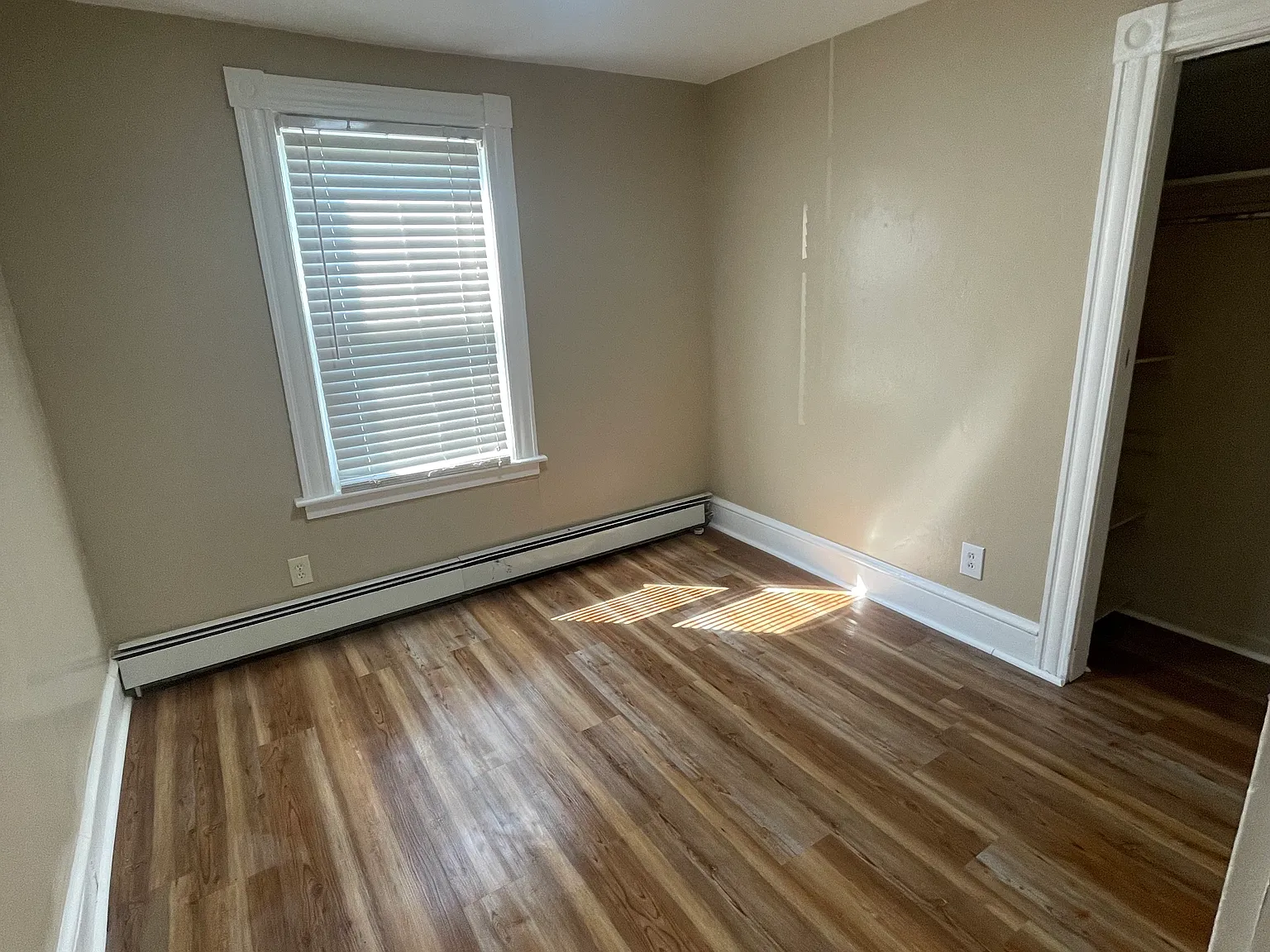 27 Whiting Rd — Photo 2