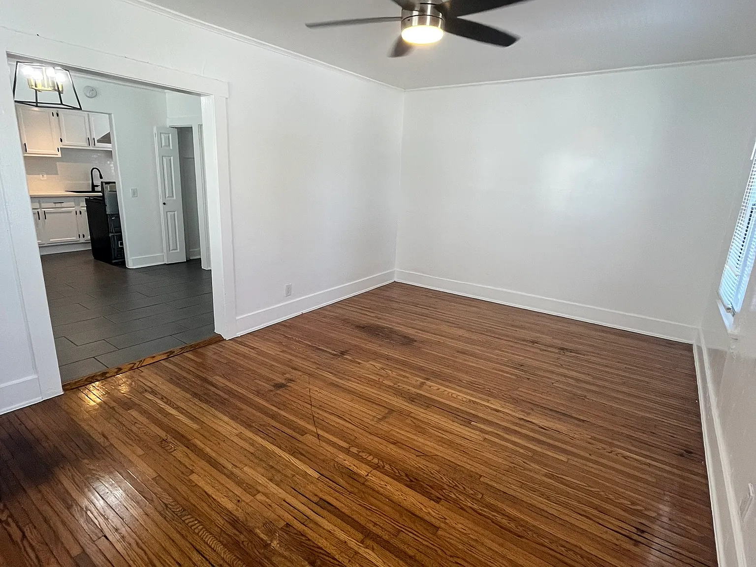 1313 N Mariposa Ave — Photo 3