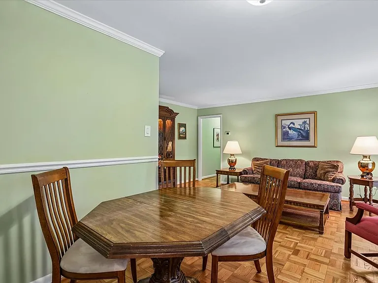 10513 Weymouth St #102 — Photo 6