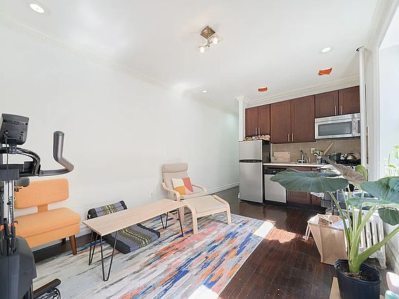 3rd image of 66 W 109th St APT 24
