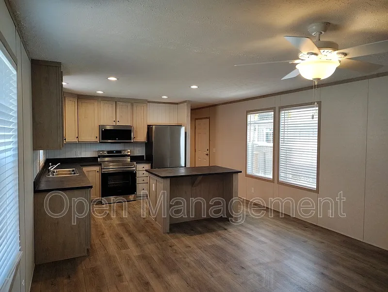 3 bed, 2.0 bath, 1120 sqft, $1,049 — Photo 3