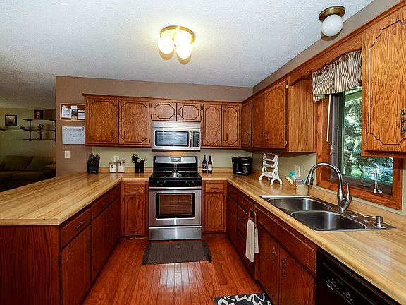 5th image of 1011 3rd St