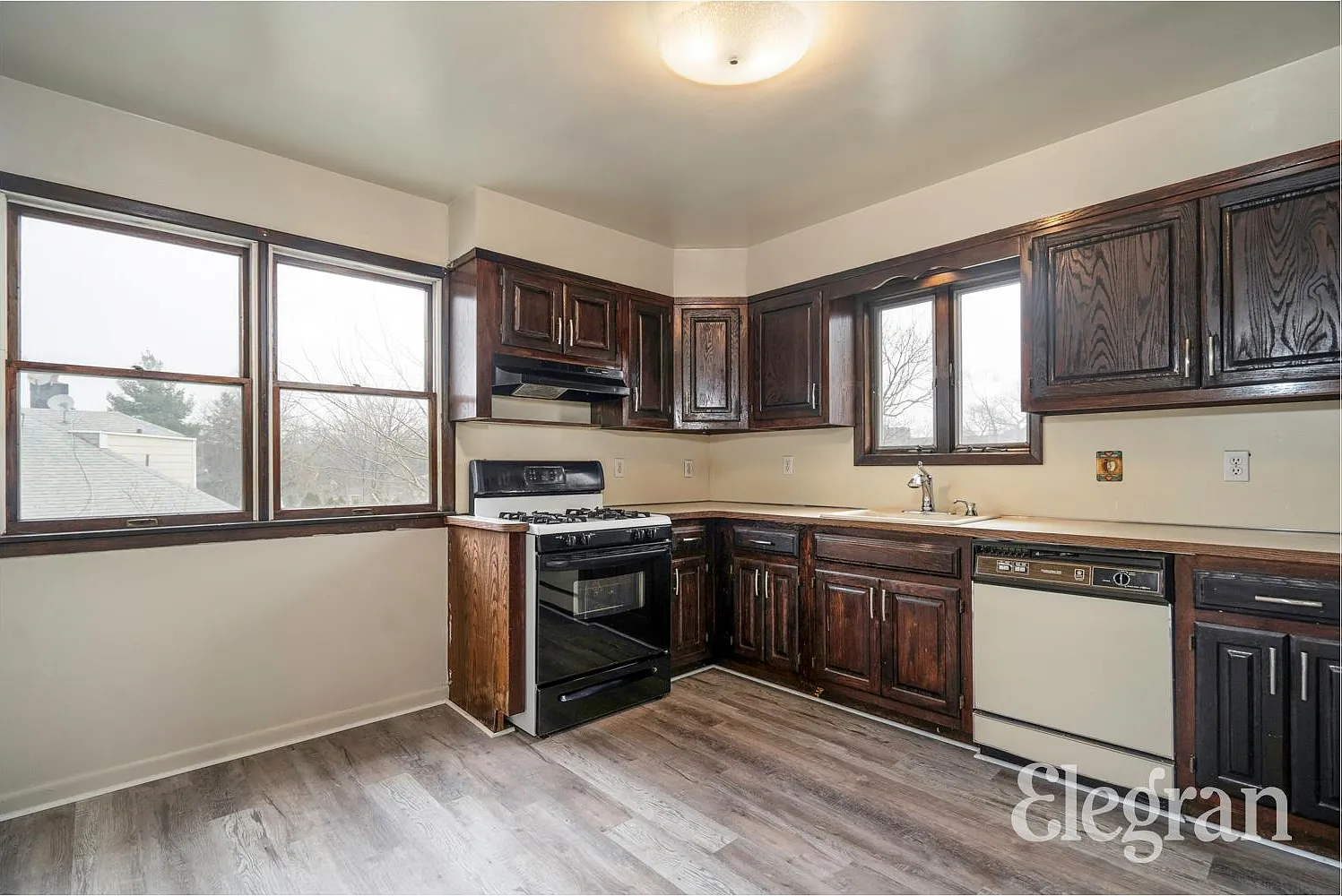 25 Springer Ave — Photo 2