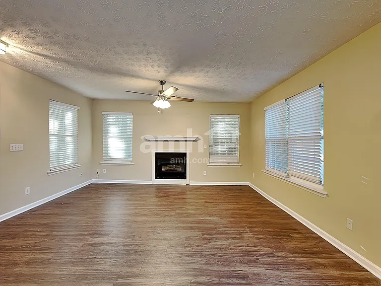 836 Windcroft Cir — Photo 5
