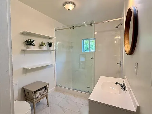 3725 Annunciation St — Photo 4
