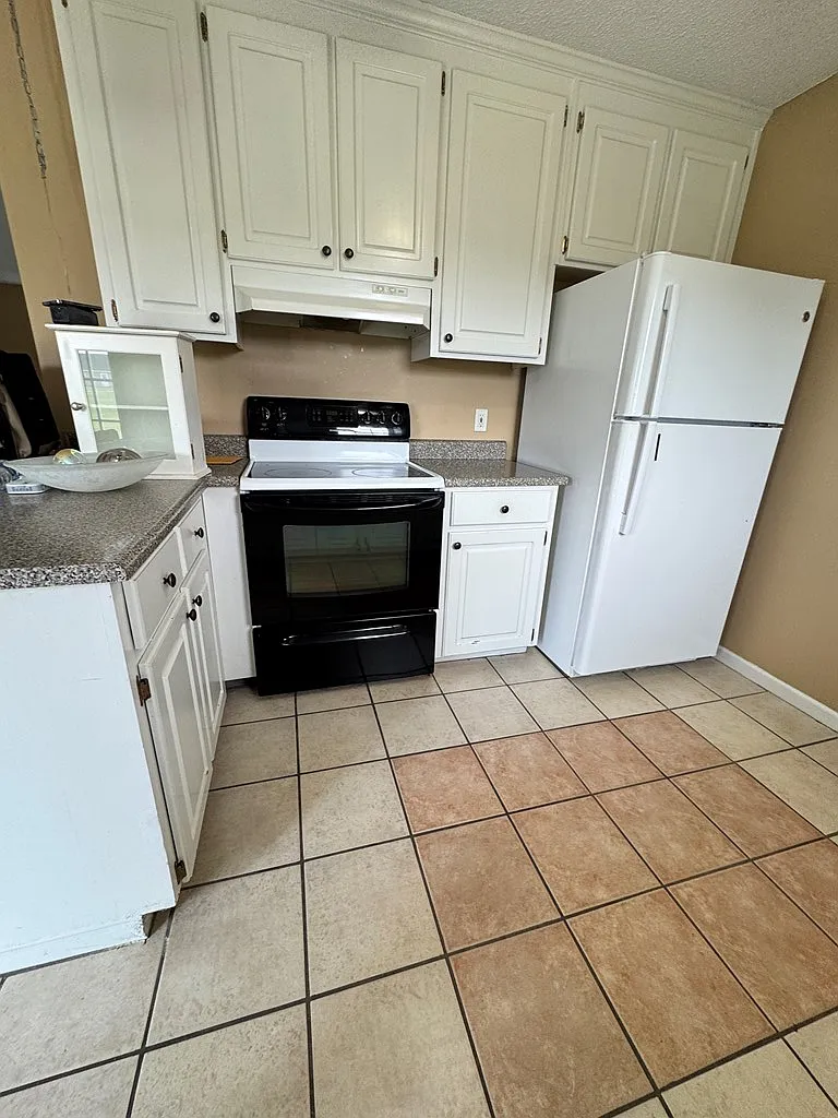 3 bed, 2.0 bath, 1394 sqft, $1,450 — Photo 4