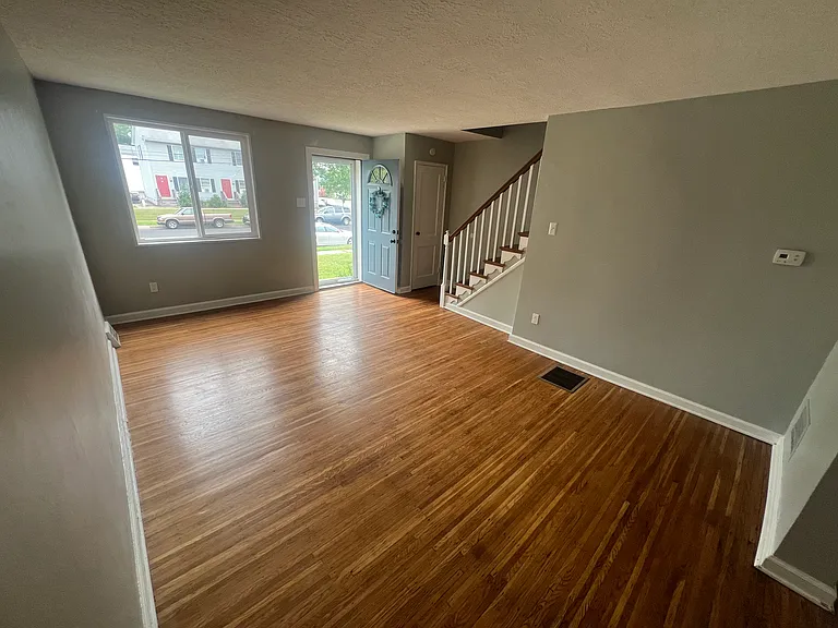 11 Lincoln Dr — Photo 1