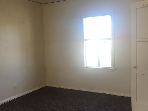 3rd image of 1011 E Hyde Park Blvd #1/2