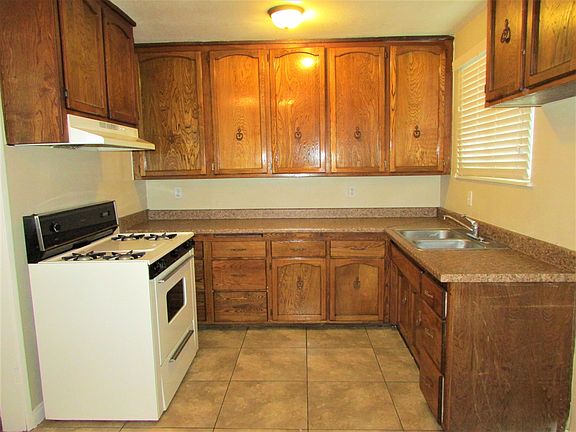 2nd image of 1537 S Sultana Ave