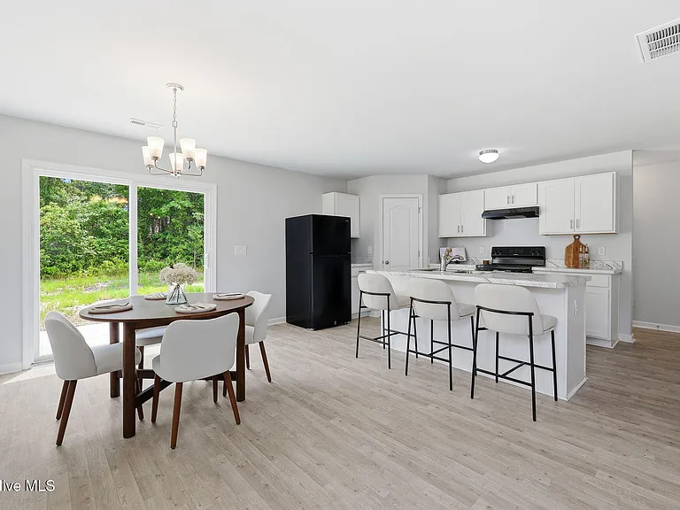 821 Conductor Ct — Photo 8
