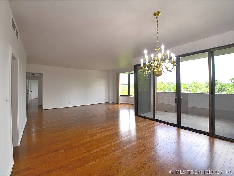 2121 S Yorktown Ave #602 — Photo 7