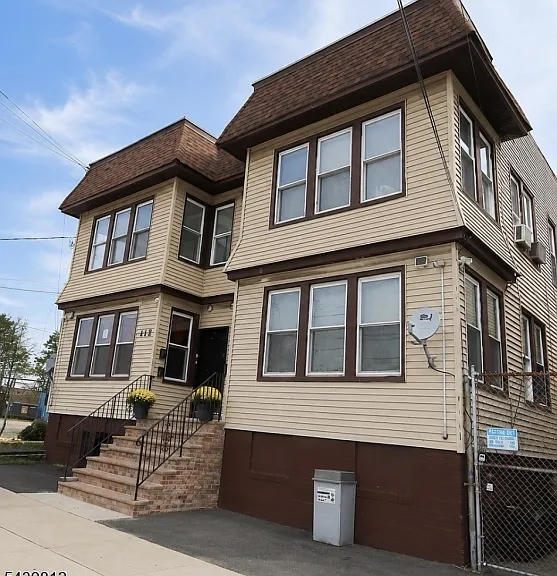 413 Lyons Ave — Photo 14