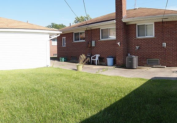 5th image of 26548 Hass St