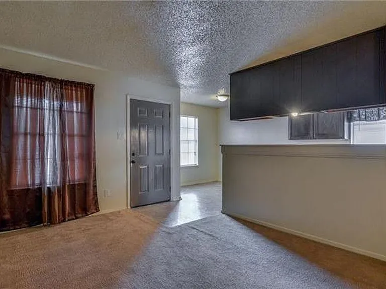 616 Race St #D — Photo 3