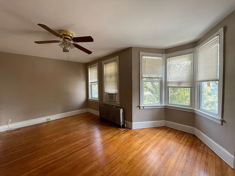 2322 Penn St — Photo 16