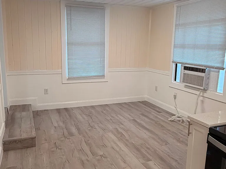 608 Poplar St — Photo 5