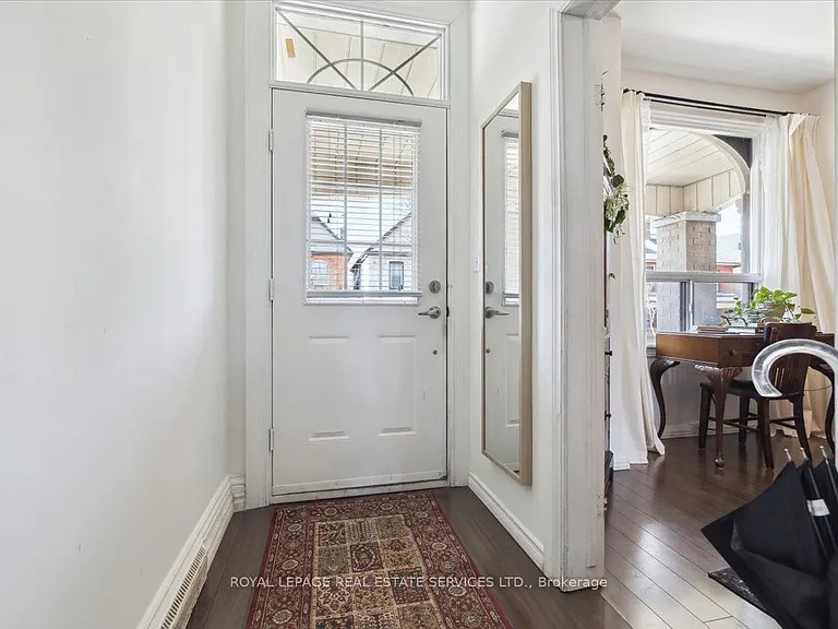 28 Saint Matthews Ave — Photo 6