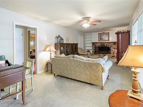 5th image of 1107 Brookhollow Dr