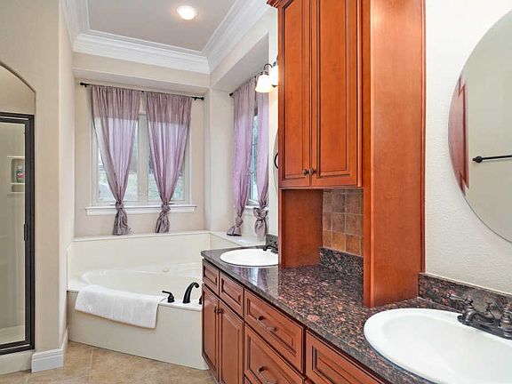 5th image of 204 Ashwood Ln