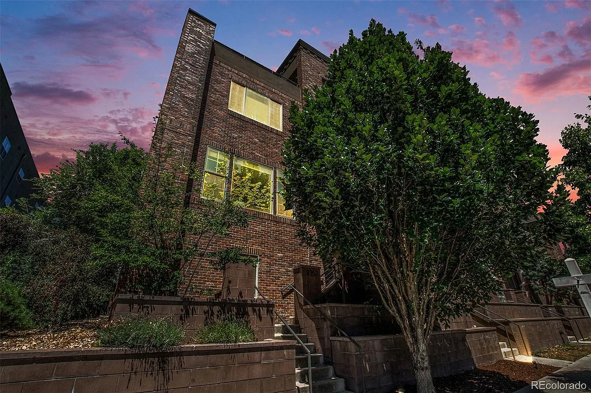 Building Photo - 2357 E Iliff Ave