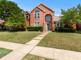 1012 Hunters Creek Dr, Carrollton, TX 75007