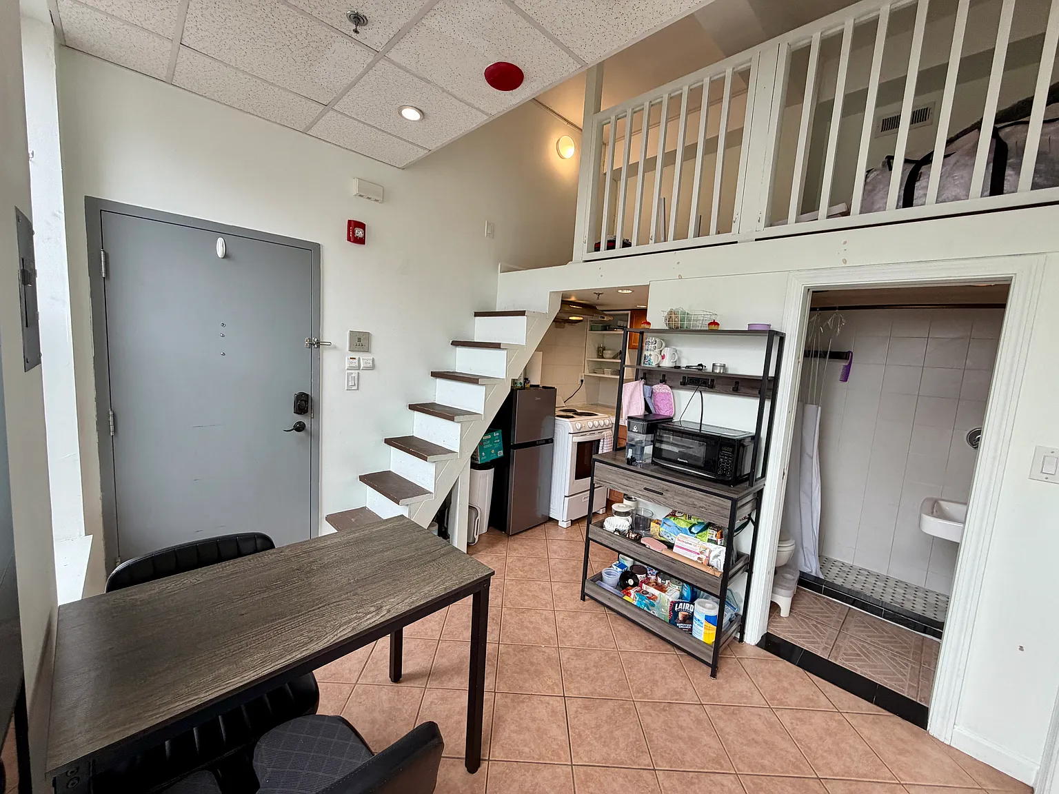 1 bed, 400 sqft, $2,300 — Photo 3