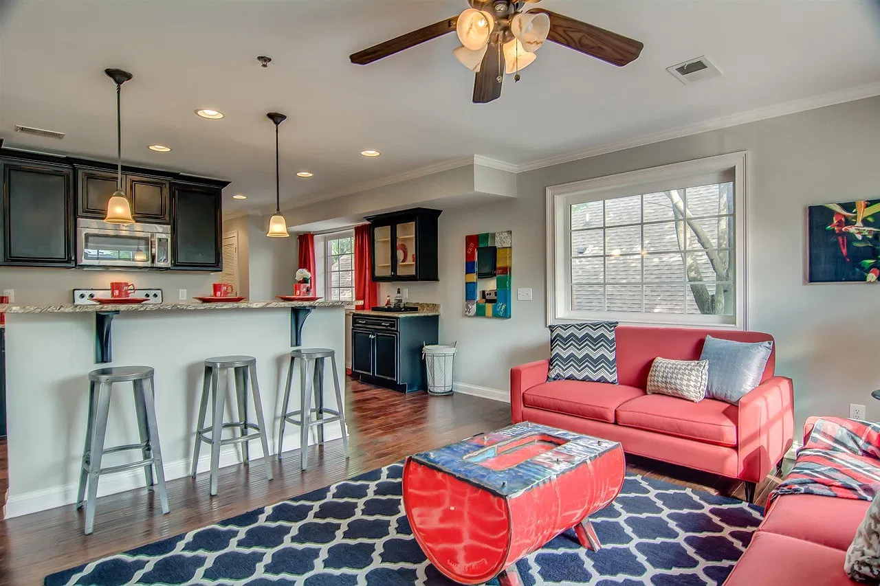 2 bed, 1100 sqft, $2,350 — Photo 3