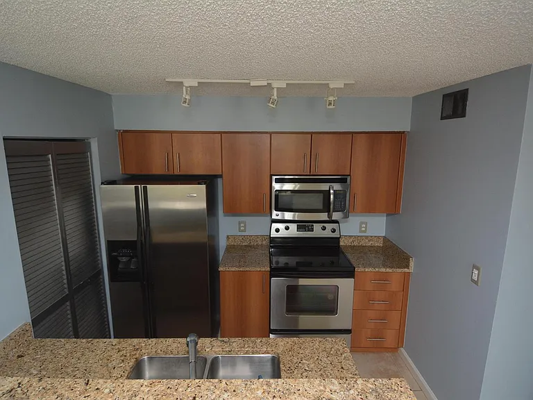1385 Crystal Way #C — Photo 8