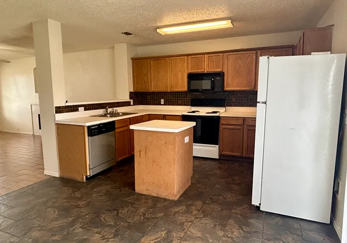 3109 Pinehurst Ct — Photo 9