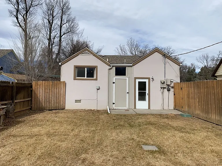 1127 W Mulberry St — Photo 13