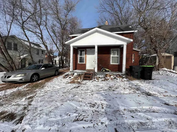 606 7th St, Iron Mountain, MI 49801