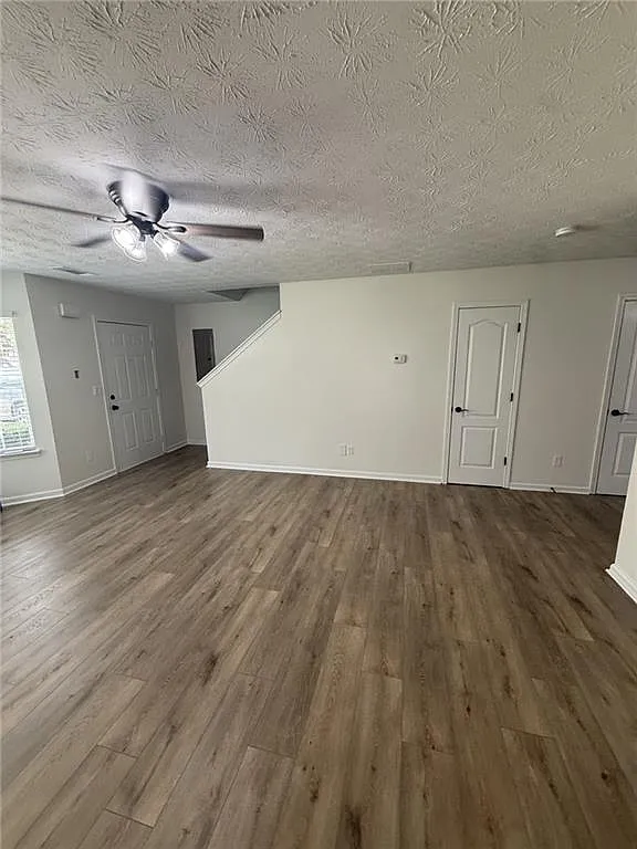 3 bed, 2.5 bath, 1224 sqft, $1,900 — Photo 3